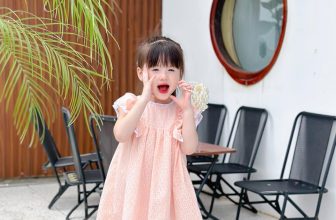 [🆕🇻🇳] Annie’s house – Thế giới váy của các thiên thần nhỏ 😎❤️️⭐️ Một chiếc vibe xoá tan cái nắng mùa Hè.
Em váy này ngay cả những em vé nhạy cảm nhất thì cũng thích mê vì chất vải siêu mịn màng mềm mại của nó nè.
Đầm đượ , shares-1✔️ , likes-4❤️️ , date-2024-05-29 03:30:25🇻🇳🇻🇳🇻🇳📰🆕
