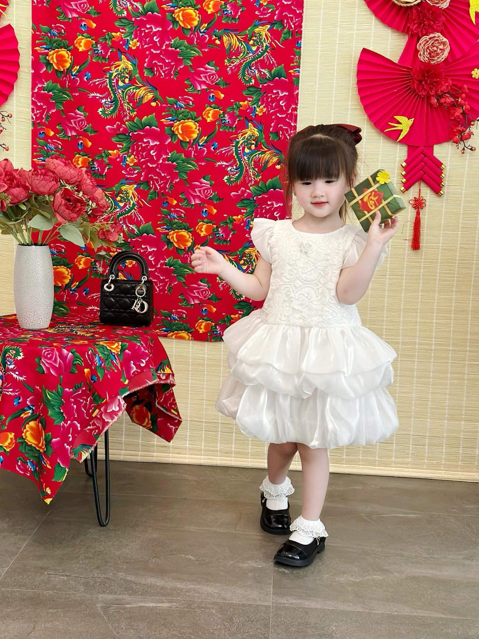 [🆕🇻🇳] 𝐌𝐚𝐢𝐬𝐨𝐧 𝐋𝐞𝐞𝐧𝐚𝐚 👕 Top1Fashion 👗  𝑯𝒂̣ 𝒄𝒐̀𝒏 𝒗𝒖̛𝒐̛𝒏𝒈 𝒏𝒂̆́𝒏𝒈  Sau những cơn mưa rào lớn và trời bỗng mát mẻ, hôm nay nắng đã về lại trên những tán lá xanh mướt mùa hè. Một ngày để mặc gì đó nh , shares-3✔️ , likes-49❤️️ , date-2024-06-01 20:01:18🇻🇳🇻🇳🇻🇳📰🆕