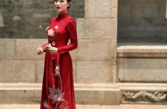 [🆕🇻🇳] La Rosa Bridal – Makeup – wedding dress and more ..! 🤵🏻 Top1Wedding 👰🏻  Áo gấm đỏ từ những năm đổ lại đây luôn rất được ưa chuộng bởi vẻ đẹp thanh lịch, sang trọng, những vân hoa bóng trên nền vải tơ tằm mịn màng rất nịnh mắt c , shares-0✔️ , likes-13❤️️ , date-2024-05-27 09:59:52🇻🇳🇻🇳🇻🇳📰🆕