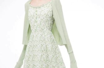 [🆕🇻🇳] Hạnh boutique – Hàng Xách Tay và VNXK 👕 Top1Fashion 👗  Dư xịn nhà cha peo le. Đẹp lắm lắm, váy chất đẹp lại còn mát lắm ấy.Set váy gồm 1 áo cdg len+ váy hoa xinh xẻoo. Cdg chất len tăm chất vừa ko bị mỏng nh , shares-1✔️ , likes-1❤️️ , date-2024-05-31 13:53:05🇻🇳🇻🇳🇻🇳📰🆕