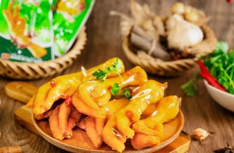 [🆕🇻🇳] Đồ ăn vặt ALACO chuyên chân gà, cánh gà, cá cơm ăn liền hot-trend của giới trẻ 🍔 Top1Food  🍜 Size “vừa vừa” khi chọn chân gà ALACO chắc chắn là chân gà ALACO 40g rồi
Vẫn là hương vị tê cay quen thuộc, chân gà dai giòn sừn sựt mà cắn vào tới đây l , shares-0✔️ , likes-0❤️️ , date-2024-05-27 07:55:03🇻🇳🇻🇳🇻🇳📰🆕