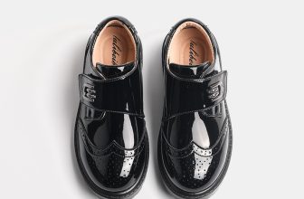 [🆕🇻🇳] TikTak House – Thời trang thiết kế cho bé 🧑‍🧒❤️️👶⭐️ Mẫu giày tây Oxford cực đẹp cho bé trai.
Giày nắp dán dễ dàng, tiện cho bé cởi ra đeo vào.
Chất liệu PU cao cấp, mềm dễ chịu, bé thoải mái chạy nhảy ạ. , shares-0✔️ , likes-2❤️️ , date-2024-06-26 03:12:49🇻🇳🇻🇳🇻🇳📰🆕