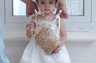 [🆕🇻🇳] THE OFFICIAL MACRO & MICRO BABIES CLOTHES 😎❤️️⭐️ Nice day   Ngày mới tới rồi cô bé ơiii!
Diện ngay một chiếc váy xinh yêu nhé.  Elle Muslin Dress- chiếc váy được may đo vô cùng cẩn thận và tỉ mỉ. Phần t , shares-0✔️ , likes-21❤️️ , date-2024-05-28 02:37:41🇻🇳🇻🇳🇻🇳📰🆕