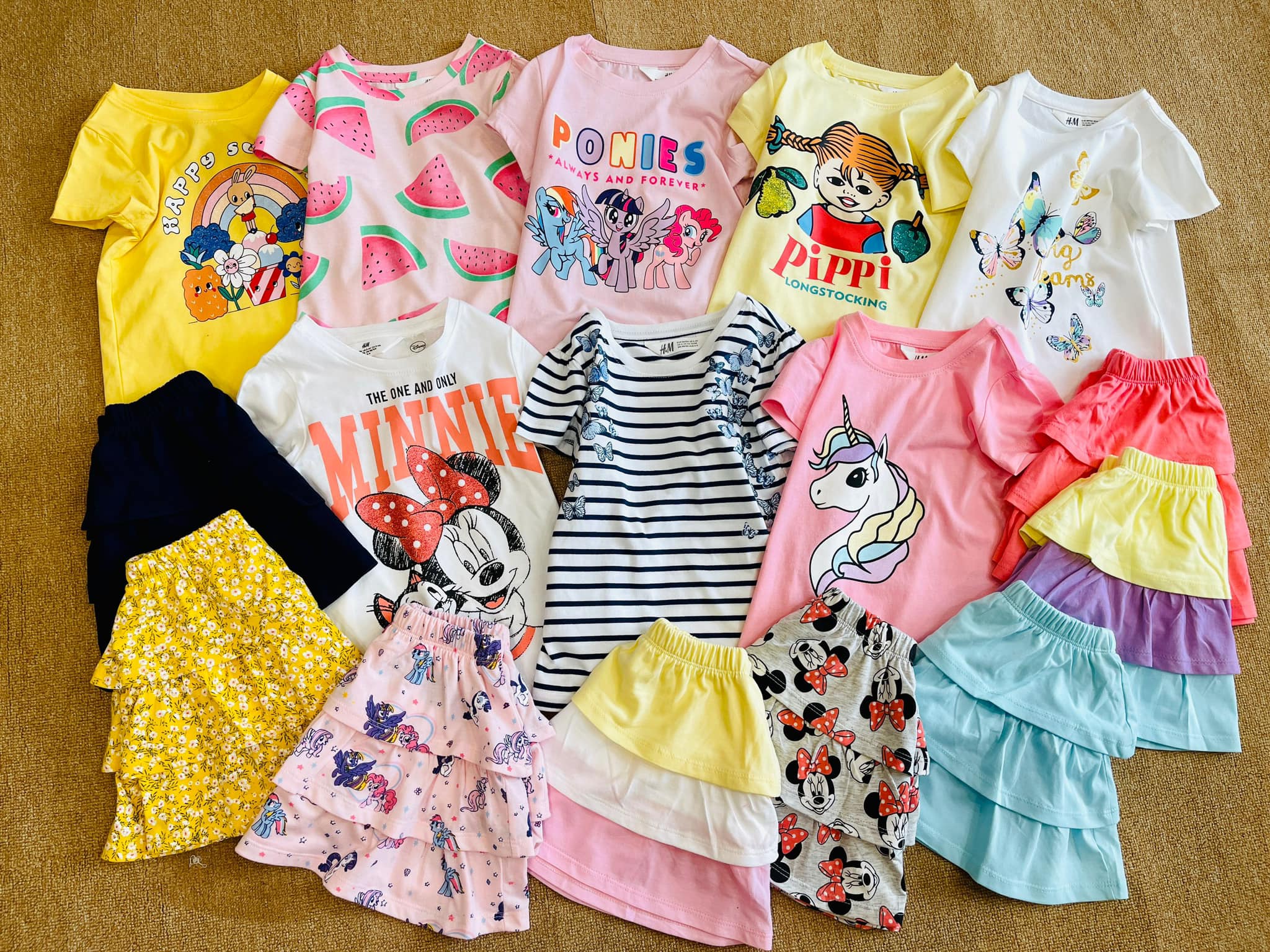 [🆕🇻🇳] Mẹ Bella – Quần Áo Trẻ Em Xuất Khẩu 😎❤️️⭐️  BỘ H&M BÉ TRAI DƯ XỊN
Hàng Made in Cambodi
Sz 2/10 tuổi phom H&M quá xịn xò
Hình KIM SA LẬT siêu siêu đẹp
Chất áo thun cotton/Quần kaki
Cạp chun mề , shares-4✔️ , likes-42❤️️ , date-2024-06-05 04:54:21🇻🇳🇻🇳🇻🇳📰🆕