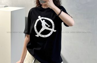 [🆕🇻🇳] Minh Minh Nguyen (Minh Minh Shop vnxk) 👕 Top1Fashion 👗  T-SHIRT luôn hiện diện!
JOR-DAN áo quốc dân!!!Thời trang hằng ngày UNISEX !!
Basic thì cứ mãi bền thoai, thun cotton siêu dày đẹp!!
Thoải mái hỏng phải nghĩ hôm nay mặc gì hen mí pồ!
Chi tiết đầy đ , shares-0✔️ , likes-253❤️️ , date-2024-05-30 06:47:37🇻🇳🇻🇳🇻🇳📰🆕