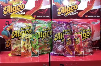 [🆕🇻🇳] Đồ ăn vặt ALACO chuyên chân gà, cánh gà, cá cơm ăn liền hot-trend của giới trẻ 🍔 Top1Food  🍜 Cùng ALACO tô thêm sắc màu cho cuộc sống thêm vui
Là 4 loại chân gà tê cay ALACO, vậy thì mỗi màu đại diện cho loại nào nhỉ~– Màu vàng tươi sáng là chân , shares-0✔️ , likes-3❤️️ , date-2024-05-30 08:39:34🇻🇳🇻🇳🇻🇳📰🆕