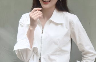 [🆕🇻🇳] SHEMODA  👕 Top1Fashion 👗  DOUBLE ZIP SHIRT
–
Áo sử dụng chất liệu vải thô cotton dày dặn . Áo sơ mi bất đối xứng 2 tà, dáng lửng form rộng dễ phối đồ.
–
DOUBLE ZIP SHIRT
Size:  , shares-1✔️ , likes-6❤️️ , date-2024-06-02 02:46:50🇻🇳🇻🇳🇻🇳📰🆕