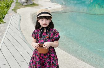 [🆕🇻🇳] KAKUMMI là thương hiệu VN hàng đầu thiết kế & sản xuất áo thời trang cho bé 😎❤️️⭐️ Lan tỏa sự ngọt ngào cùng chiếc váy hoa hồngVáy được thiết kế trên chất liệu thô Hàn siêu thoáng mát, dáng babydoll lên from thật dễ thương ! Nếu ba mẹ  , shares-0✔️ , likes-6❤️️ , date-2024-06-01 08:00:12🇻🇳🇻🇳🇻🇳📰🆕