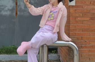 [🆕🇻🇳] BORA shop –  Quần áo xuất dư xịn 👕 Top1Fashion 👗  (𝐖𝐚𝐭𝐢𝐭𝐢𝐧𝐬𝐭) 𝐅𝐥𝐨𝐫𝐢 𝐄𝐦𝐛𝐫𝐨𝐢𝐝𝐞𝐫𝐲 𝐇𝐢𝐠𝐡 𝐍𝐞𝐜𝐤 𝐙𝐢𝐩-𝐔𝐩 𝐉𝐚𝐜𝐤𝐞𝐭
Áo gió 1 lớp của Watitisnt 2 màu hồng và trắng xinh xắn lắm luôn các chị ạ. Chất áo mềm dễ gấp gọn mặ , shares-1✔️ , likes-3❤️️ , date-2024-06-02 02:30:11🇻🇳🇻🇳🇻🇳📰🆕