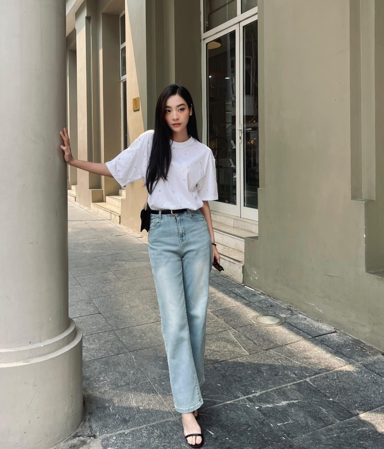 [🆕🇻🇳] SHEMODA  👕 Top1Fashion 👗  𝐉𝐄𝐖𝐄𝐋𝐑𝐘 𝐓𝐒𝐇𝐈𝐑𝐓 𝐱 𝐁𝐀𝐒𝐈𝐂 𝐉𝐄𝐀𝐍𝐒
 –
 Trẻ trung, hấp dẫn và vô cùng thu hút với sơ mi đính đá nổi bật kết hợp cùng với mẫu quần Jeans Straight Leg màu sắc xanh  , shares-0✔️ , likes-3❤️️ , date-2024-06-05 09:07:12🇻🇳🇻🇳🇻🇳📰🆕