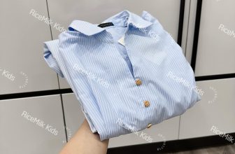 [🆕🇻🇳] RiceMilk Kids – thời trang trẻ em xuất khẩu 😎❤️️⭐️ E xót kho mấy cái
Váy kẻ thần thánh đây ạ. Dáng này quá dễ mặc rồi. Chất thô mềm mát, phần thân váy có lớp lót. Kẻ xanh min rấy xinh. Váy kèm đai như hình , shares-0✔️ , likes-4❤️️ , date-2024-06-01 01:38:56🇻🇳🇻🇳🇻🇳📰🆕