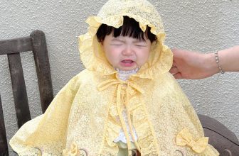 [🆕🇻🇳] KAKUMMI là thương hiệu VN hàng đầu thiết kế & sản xuất áo thời trang cho bé 😎❤️️⭐️ Khóc vẫn phải đáng yêu Nhìn cưng quá trời lunn nèTiếp tục về bổ sung mẫu áo nắng hot hit hè này cho bé con. Chất thô nhẹ nhàng, mềm mát, thiết kế phối b , shares-0✔️ , likes-7❤️️ , date-2024-06-08 13:06:50🇻🇳🇻🇳🇻🇳📰🆕