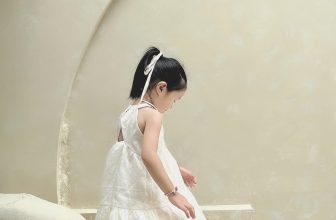 [🆕🇻🇳] P’ti Chou – Thời trang thiết kế dành cho trẻ em 😎❤️️⭐️ 𝑩𝒍𝒖𝒎𝒆 𝒅𝒓𝒆𝒔𝒔
Chiếc váy yếm thêu cân mọi vóng dáng của bé, xinh yêu và dễ mặc mỗi khi không biết nên mặc gì
𝑩𝒍𝒖𝒎𝒆 có sẵn size 11kg ~ 23kg tại Pti –
𝐷𝑒𝑠𝑖 , shares-9✔️ , likes-334❤️️ , date-2024-06-08 08:03:02🇻🇳🇻🇳🇻🇳📰🆕