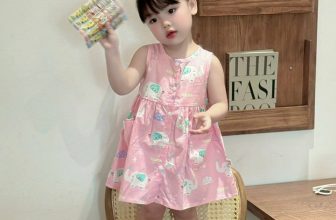 [🆕🇻🇳] Lullaby luôn hiểu rõ nhu cầu 😎❤️️⭐️ VÁY SÁT NÁCH CHO BÉ TỪ 8-20kg nha
S.ale 99k/ váy Đi đơn từ 2 váy nha
Váy sát nách phối túi, thiết kế 1 hàng cúc mặc vào cởi ra dễ dàng cho bé .  Họa tiết , shares-0✔️ , likes-0❤️️ , date-2024-06-12 05:26:34🇻🇳🇻🇳🇻🇳📰🆕