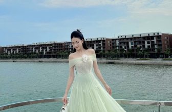 [🆕🇻🇳] Joséphine 👕 Top1Fashion 👗  𝐒𝐡𝐞 𝐢𝐬 𝐥𝐢𝐤𝐞 𝐚 𝐟𝐢𝐫𝐬𝐭 𝐥𝐨𝐯𝐞 𝐭𝐡𝐚𝐭 𝐢𝐬 𝐩𝐮𝐫𝐞 𝐚𝐧𝐝 𝐠𝐞𝐧𝐭𝐥𝐞𝑳𝒂𝒖𝒓𝒂 𝑫𝒓𝒆𝒔𝒔 nhẹ nhàng và thuần khiết như mối tình đầu, bộ cánh giúp Ms. Minh Ngọc khoe trọn dáng vẻ ưu tú , shares-10✔️ , likes-196❤️️ , date-2024-06-09 12:00:29🇻🇳🇻🇳🇻🇳📰🆕