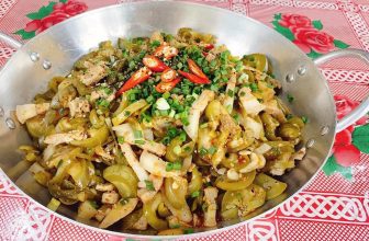 [🆕🇻🇳] CÀ MÈN – Đặc sản quê hương Quảng Trị 🍔 Top1Food 🍜 Quần áo mớiLâu lâu được Mạ sắm cho 1 bộ quần áo mới là anh em Mèn vui dữ lắm. Cứ cầm lấy bộ áo quần rồi hít hà cái mùi mới, hít cho đã đời thì thôi. Có b , shares-0✔️ , likes-20❤️️ , date-2024-06-12 02:00:36🇻🇳🇻🇳🇻🇳📰🆕