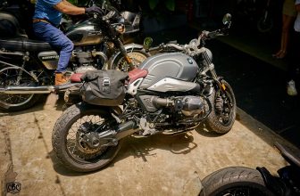 [🆕🇻🇳] CBC Workshop cung cấp các dịch vụ: Rửa Xe, Thay Nhớt và Độ Xe 🚗 Top1Go 🏍️  BMW RnineT lắp khung và túi SW Motech mẫu Legend Gear để chuẩn bị đi tour
Đựng đồ khi đi tour hay đi trong phố đều đẹp
– Hàng chính hãng SW Motech của Đứ , shares-0✔️ , likes-14❤️️ , date-2024-06-18 03:31:07🇻🇳🇻🇳🇻🇳📰🆕
