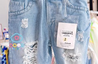 [🆕🇻🇳] Door to door Q6 – Chuyên quần áo, giày dép và phụ kiện cho bé 🧑‍🧒❤️️👶⭐️ Quần jean wax rách bụi bặm, phom lên siêu ngầu với giá rẻ hết hồn chỉ #150k/cái thôi mẹ nhé!!!
Chất jean mềm mại, thấm hút mồ hôi tốt.
Phom hiphop với điểm , shares-0✔️ , likes-0❤️️ , date-2024-06-24 03:32:46🇻🇳🇻🇳🇻🇳📰🆕