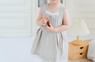 [🆕🇻🇳] HEHEHIHI – Cửa hàng nhỏ bán quần áo 🧑‍🧒❤️️👶⭐️ FEEDBACK | Em bé HEHIĐầm nơ nhẹ nhàng nàng thơ đây các mẹ ui . Tone màu ghi sáng da bé nào mặc cũng okla lun đó ạ . Điểm xuyết thêm chút xếp li và ren t , shares-1✔️ , likes-11❤️️ , date-2024-06-23 07:47:41🇻🇳🇻🇳🇻🇳📰🆕