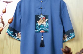 [🆕🇻🇳] Nhat Thuc Boutique 👕 Top1Fashion 👗  ÁÓ THẦN QUY MANG LẠC THƯ
mẫu áo lấy ý tưởng từ hoa văn Đại Việt: Thần quy mang lạc thư được trang trí trên bình phong khảm sành, Đại nội Huế.
Size M:320.0 , shares-0✔️ , likes-12❤️️ , date-2020-04-16 09:53:07🇻🇳🇻🇳🇻🇳📰🆕