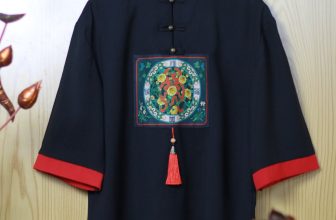 [🆕🇻🇳] Nhat Thuc Boutique 👕 Top1Fashion 👗  ÁO MẪU ĐƠN TRIỀU THỌ
Lấy ý tưởng từ hoa văn Đại Việt: Mẫu đơn triều thọ thời Nguyễn, đình làng Hưng Quan Thái Bình
Size M:300.000đ
Size L: 320.000đ
Color , shares-0✔️ , likes-9❤️️ , date-2020-04-16 10:45:34🇻🇳🇻🇳🇻🇳📰🆕