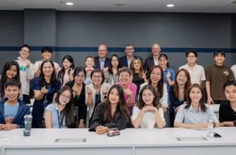 Hiệu trưởng Đại học Macquarie gặp sinh viên Global Pathways  [👨‍🎓🇻🇳] kfo.edu.vn