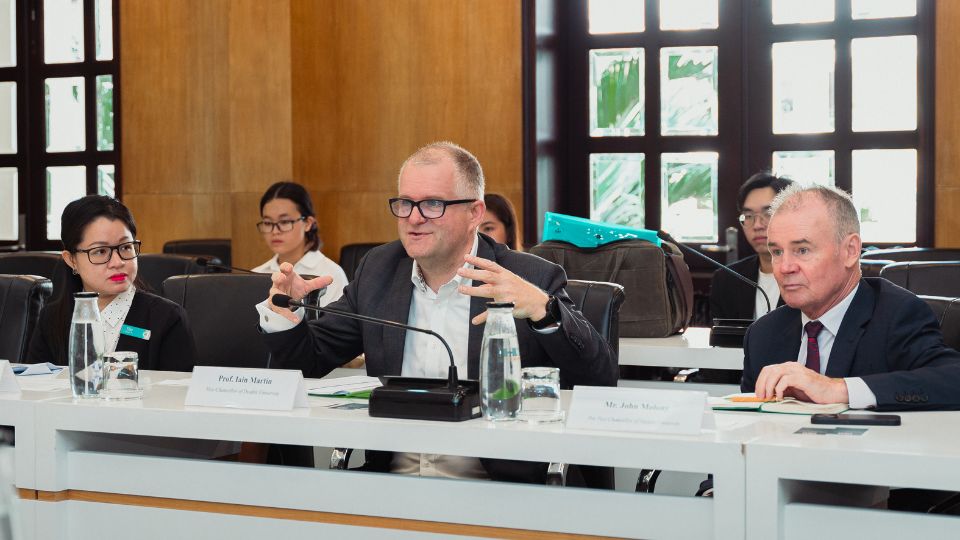 GS.TS. Iain Martin - Hiệu trưởng Đại học Deakin GS.TS. Iain Martin - Hiệu trưởng Đại học Deakin