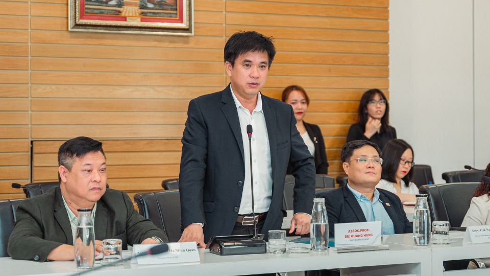 PGS. TS. Bùi Quang Hùng - Phó Giám đốc Đại học Kinh tế TP.HCM (UEH) PGS. TS. Bùi Quang Hùng - Phó Giám đốc Đại học Kinh tế TP.HCM (UEH) chia sẻ tại sự kiện
