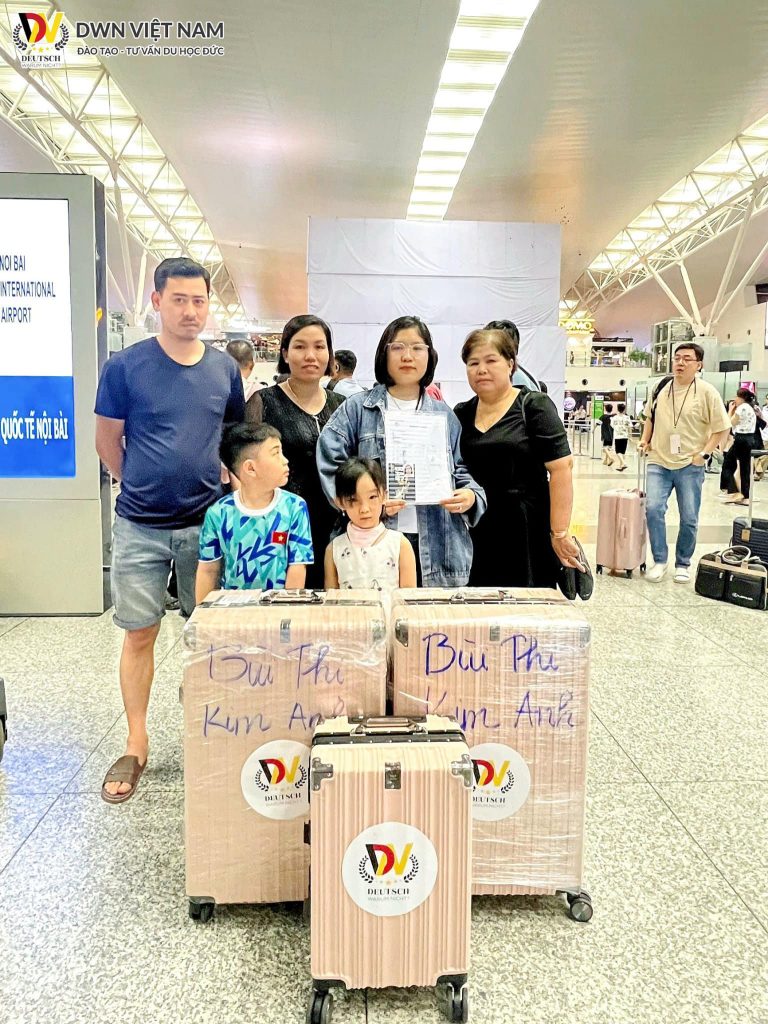 Tiễn Bay Kim Anh Và Mỹ Phụng Cất Cánh đến CHLB Đức  [👨‍🎓🇻🇳] dwn.com.vn