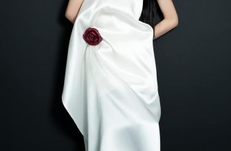 [🆕🇻🇳] DANG HOANG – Thiết kế & Thời trang 👕 Top1Fashion 👗  Ms Bùi Khánh Linh ngọt ngào khi diện mẫu đầm 𝗔𝗤𝗨𝗜𝗟𝗔 𝗗𝗥𝗘𝗦𝗦Chất liệu organza satin cao cấp kết hợp với hoa cài làm từ da thuộc được đội ngũ thiết kế uốn  , shares-7✔️ , likes-65❤️️ , date-2024-05-09 16:47:44🇻🇳🇻🇳🇻🇳📰🆕