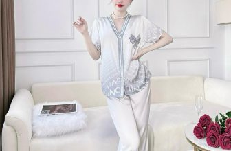 [🆕🇻🇳] Xưởng Sỉ Đồ Bộ Xinh – Nyn – Xưởng may trực tiếp sản xuất thời trang nữ 👕 Top1Fashion 👗  Dù ở nhà hay ra phố, cũng đều phải xinhhh 🩵 Chất lụa tơ tằm cao cấp, siêu mềm mượt, thoáng mát
Quần có túi sâu, áo 5 nút xịn
Hàng may chuẩn, có size:
M  , shares-0✔️ , likes-4❤️️ , date-2024-05-27 04:01:48🇻🇳🇻🇳🇻🇳📰🆕