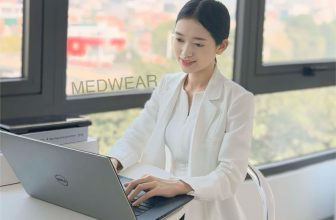[🆕🇻🇳] Medwear – Thương hiệu thời trang y tế 👕 Top1Fashion 👗  Vẻ đẹp của sự chuyên nghiệp và phong cách với áo blouse trắng của Medwear.
Chất liệu thoáng mát, thiết kế chuyên nghiệp và sự thoải mái, chúng tôi cam kết , shares-0✔️ , likes-20❤️️ , date-2024-03-06 11:19:41🇻🇳🇻🇳🇻🇳📰🆕