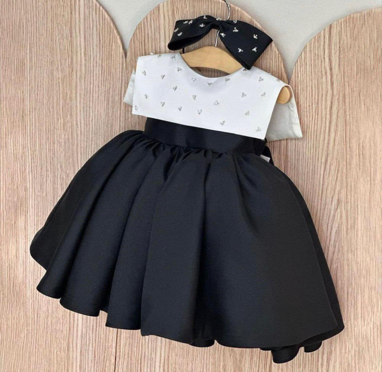 [🆕🇻🇳] YAME – For the love of black & white 👕 Top1Fashion 👗  𝑯𝒐𝒕 𝒓𝒆𝒔𝒕𝒐𝒄𝒌 𝑯𝒊𝒏𝒂 𝑫𝒓𝒆𝒔𝒔 

Nàng thơ Thanh Chang toả sáng và rạng rỡ trong siêu phẩm Hina Dress gam màu xanh ngọc trẻ trung, tươi mới. Sử dụng chất liệu taffe , shares-18✔️ , likes-269❤️️ , date-2024-06-07 04:08:32🇻🇳🇻🇳🇻🇳📰🆕