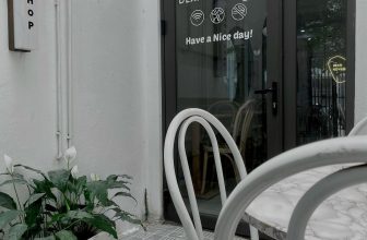 [☕️🇻🇳] Dear November Coffee 🥤 Top1Coffee ☕️ Have a nice day
———————————————
Dear November Coffee
:
CS1: cuối ngõ 59 Chùa Láng
CS2: 61 Linh Lang
: 8:30 – 22:00
: 033 , shares-0✔️ , likes-17❤️️ , date-2022-05-16 21:11:49🇻🇳🇻🇳🇻🇳📰🆕