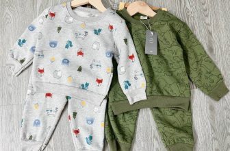 [🆕🇻🇳] Shop Mẹ Kem – Thời Trang Mẹ Và Bé 😎❤️️⭐️ Em Bán Chỉ #189k/1 Set 2 bộ thôi ah
Hàng là nỉ dư xuất , nó đanh và mềm hơn , mặc ko bị xù lông
SET 2B nỉ khủng long ấm áp dành cho bé trai
Có bé trai n , shares-0✔️ , likes-8❤️️ , date-2023-01-15 01:45:27🇻🇳🇻🇳🇻🇳📰🆕