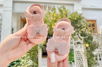 [🆕🇻🇳]  Sulie House – Chuyên tư vấn và cung cấp các sản phẩm hỗ trợ mẹ trong quá trình ăn dặm cho bé 🧑‍🧒❤️️👶⭐️ Khi em bé khóc, Mẹ phải dỗ dành. Khi em bé ngã, Mẹ nâng dịu dàng
Nhưng Mẹ không cần phải lo em bé ngã nữa vì DÉP SANDAL bé gái của Sulie có:Đế cao su chố , shares-1✔️ , likes-27❤️️ , date-2023-04-24 02:27:37🇻🇳🇻🇳🇻🇳📰🆕