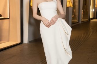 [🆕🇻🇳] LANE JT – Đấu trường sắc đẹp trong nước và quốc tế 👕 Top1Fashion 👗  Hoa hậu Việt Nam 2022 Huỳnh Thị Thanh Thủy xinh đẹp trong thiết kế KIERA Midi Dress của LANE JT.
–
S22-134 | KIERA Asymmetrical Midi Dress
Available in  , shares-14✔️ , likes-900❤️️ , date-2023-06-22 14:00:01🇻🇳🇻🇳🇻🇳📰🆕