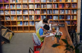 [☕️🇻🇳] Nhã Nam Books N’ Coffee 🥤 Top1Coffee ☕️ Nhìn chiếc áo đồng phục ngồi cặm cụi ở quán từ sáng đến trưa, từ trưa đến chiều, từ chiều đến tối là biết ngay năm học mới đã đế , shares-0✔️ , likes-52❤️️ , date-2023-08-28 21:31:00🇻🇳🇻🇳🇻🇳📰🆕