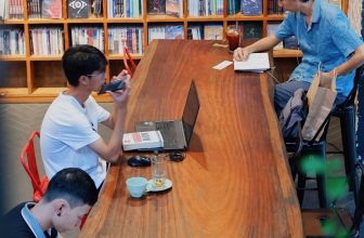 [☕️🇻🇳] Nhã Nam Books N’ Coffee 🥤 Top1Coffee ☕️ Đố các bạn tìm điểm giống nhau trong bức ảnh này?
Những chàng trai, những quyển sách, chiếc bàn dài và…
#nhanambooksncoffee  , shares-0✔️ , likes-27❤️️ , date-2023-09-05 20:00:00🇻🇳🇻🇳🇻🇳📰🆕