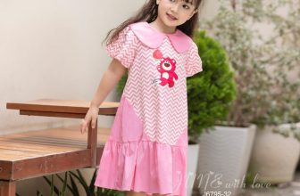 [🆕🇻🇳]  KidStyle.com.vn – Xưởng sỉ quần áo trẻ em 🧑‍🧒❤️️👶⭐️ J6795 – HÀNG ĐANG VỀ- trả sau 2 tuần
Một chiếc đầm cực dễ thương với tone hồng ngọt ngào, hoạ tiết in PET gấu dâu cưng xỉu, bé nào cũng thích mê
Thiết kế c , shares-0✔️ , likes-1❤️️ , date-2023-10-30 18:47:33🇻🇳🇻🇳🇻🇳📰🆕