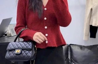 [🆕🇻🇳]  Queen fashion (Hàng fake tàu) – Hàng giá rẻ trung quốc 🧑‍🧒❤️️👶⭐️ Em về mã len cực xịn
Dáng peplum che bụng siu đỉnh
250K/áo
Freesize <60kg ạ
, shares-0✔️ , likes-37❤️️ , date-2023-11-25 14:57:08🇻🇳🇻🇳🇻🇳📰🆕