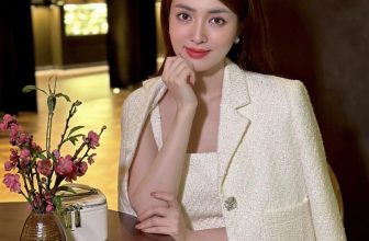 [🆕🇻🇳] FERYA – “Style is way to say who you are without having to speak” 👕 Top1Fashion 👗  𝗠𝗜𝗔 𝗦𝗘𝗧Sát Tết rồi để FERYA giới thiệu cho các quý cô một set dạ tweed phối lông cực kỳ sang chảnh.Vẫn là tone trắng hợp gu của mọi quý cô, 𝑴𝒊𝒂 𝒔𝒆𝒕 với , shares-0✔️ , likes-7❤️️ , date-2024-02-03 15:01:01🇻🇳🇻🇳🇻🇳📰🆕