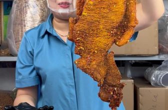 [🆕🇻🇳] Lò Khô Bò Miếng Củ Chi 🍔 Top1Food 🍜 Lò nhà em vẫn còn nhận đơn hoả tốc HCM cho quý anh chị nhé. Tết mà nhậu thùng bò này thì hết sãy anh chị em ơi!!!
Từ 30 tết đến hết mồng 2, ai đặt 1 thùng , shares-0✔️ , likes-18❤️️ , date-2024-02-08 18:04:56🇻🇳🇻🇳🇻🇳📰🆕