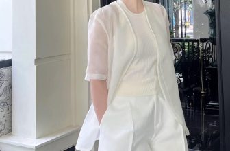 [🆕🇻🇳] H e s T i a 👕 Top1Fashion 👗  𝑵𝒆𝒘 𝒂𝒓𝒓𝒊𝒗𝒂𝒍𝒔
𝑵𝒐𝒆 𝑻𝒐𝒑 – 𝑱𝒊𝒙𝒊 𝑺𝒉𝒐𝒓𝒕  tông trắng được lựa chọn cho bản phối basic giữa áo khoác và quần đùi tạo nên một outfif thật thoải mái cho thời tiết m , shares-38✔️ , likes-407❤️️ , date-2024-03-10 15:10:12🇻🇳🇻🇳🇻🇳📰🆕