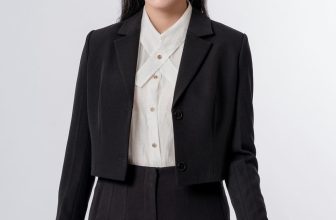 [🆕🇻🇳] Chemise by Zizichan – Vest, Blazer thiết kế được may thủ công 👕 Top1Fashion 👗   item hoàn chỉnh cho quý cô thanh lịch , năng động
Blazer lửng
Sơ mi tơ
Quần baggy
——————————CHEMISE BY ZIZICHANSize sẵn: S/M , shares-0✔️ , likes-7❤️️ , date-2024-03-28 20:07:13🇻🇳🇻🇳🇻🇳📰🆕