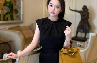 [🆕🇻🇳] Hera Chic – Thời trang nữ thiết kế và may thủ công bằng cả trái tim ♥️ 👕 Top1Fashion 👗   𝐁𝐥𝐚𝐜𝐤 𝐢𝐧 𝐋𝐎𝐕𝐄
Gam màu đen luôn mang tới cảm giác sang trọng cùng thanh lịch.
Thiết kế áo mix chân váy dài kèm với những món đồ phụ kiện phù hợp- tất cả t , shares-0✔️ , likes-22❤️️ , date-2024-04-06 20:33:04🇻🇳🇻🇳🇻🇳📰🆕