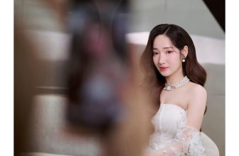 [🆕🇻🇳] LOU Wedding Studio 🤵🏻 Top1Wedding 👰🏻  MAKEUP CÔ DÂU
BEHIND THE SCENES/ Wedding Season 2024Hậu trường makeup dành cho các cô dâu của LOU trước set chụp. Cùng với các Makeup Artist chuyên nghiệ , shares-14✔️ , likes-7K❤️️ , date-2024-04-03 01:46:30🇻🇳🇻🇳🇻🇳📰🆕