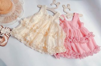 [🆕🇻🇳] ByAnAn – Thiết kế & Thời trang – Quần áo – Thương hiệu 🧑‍🧒❤️️👶⭐️ Ngọt ngào như kẹo  | Candy Dress Màu sắc xinh xắn thế này thì có khó chọn quá không ạ   Chất liệu: voan tơ
Màu sắc: Vàng nhạt | Hồng baby
Bảng size: 1-7  , shares-0✔️ , likes-4❤️️ , date-2024-04-10 15:20:41🇻🇳🇻🇳🇻🇳📰🆕