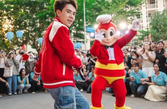 [🆕🇻🇳] Jollibee Vietnam – Gà rán Jollibee nổi tiếng khắp nơi vì chất lượng và đảm bảo vệ sinh 🍔 Top1Food 🍜 YEAH YEAH ĐÀ NẴNG, ĐÀ LẠT, BUÔN MÊ THUỘT LÊN LỊCH “CHÁY” CÙNG THE JOLLY TOUR NÀO!!The Jolly Tour đi đâu cũng mang cực nhiều quà và những vũ điệu “hot h , shares-111✔️ , likes-247❤️️ , date-2024-04-20 16:00:03🇻🇳🇻🇳🇻🇳📰🆕