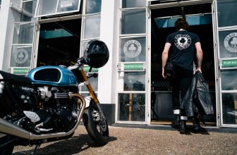 [🆕🇻🇳] Triumph Vietnam – Nhà phân phối các dòng xe Triumph Motorcycles tại Việt Nam 🚗 Top1Go 🏍️  Lựa chọn cá tính cùng Triumph Ace Black/White Pocket Tee!Bạn là người yêu thích sự đơn giản nhưng vẫn muốn thể hiện cá tính? Triumph Ace Black/White Pock , shares-0✔️ , likes-14❤️️ , date-2024-04-24 14:04:00🇻🇳🇻🇳🇻🇳📰🆕